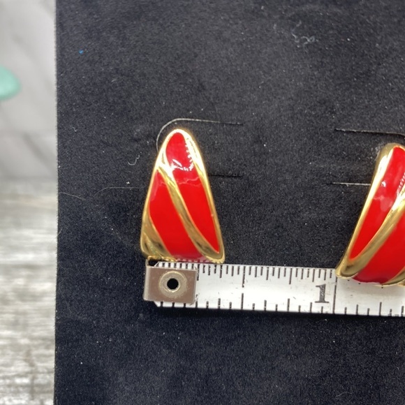 EUC MONET Vintage signed red enamel and gold tone pierced earrings. - Picture 11 of 11
